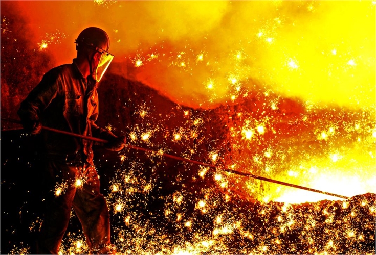 Shanghai Fastener Expo Press Release_An employee at a steel plant in Dalian